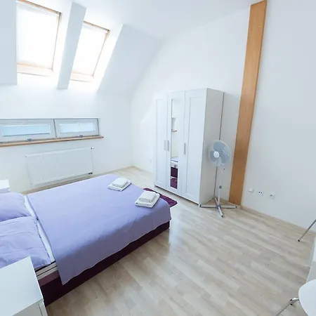 Lahovice, Apartman Prága