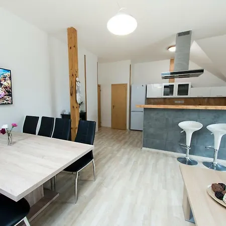 Lahovice, Apartman