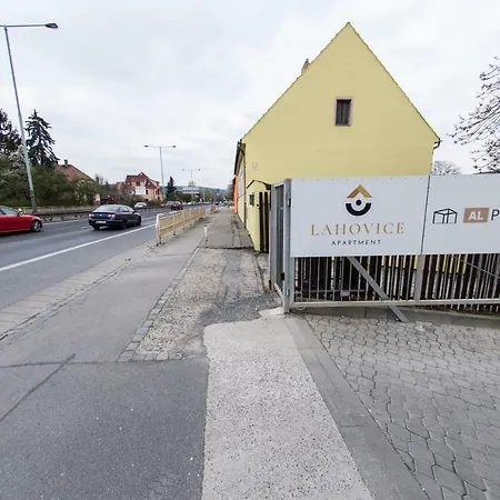 Lahovice, Apartman