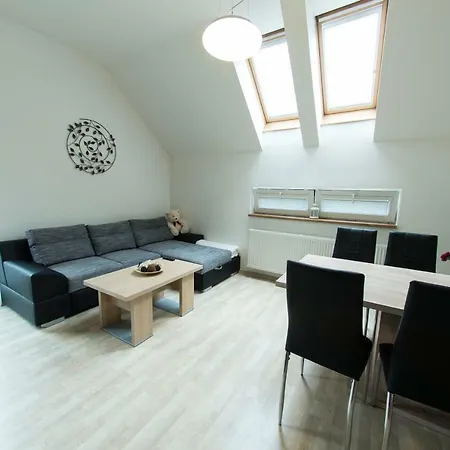Lahovice, Apartman *